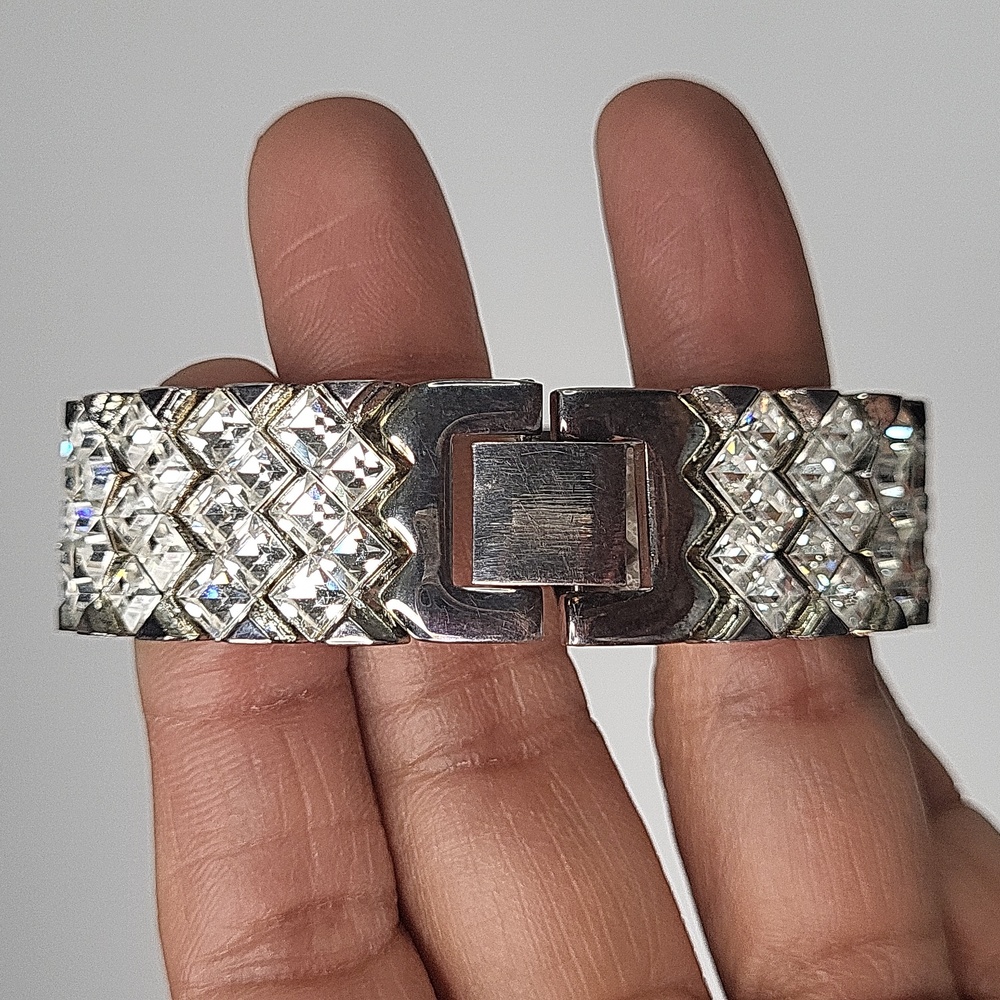 Quartz Xanadu Rhinestone Watch - Picture 4 of 16